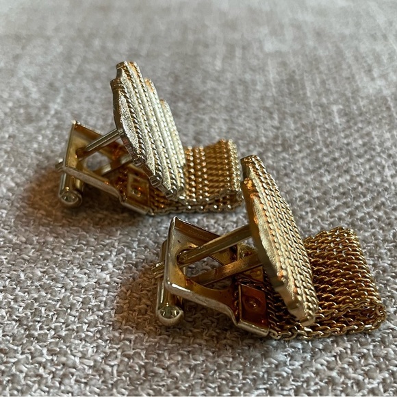 Vintage 70’s Diagonal Bead Design Stripe Gold Tone Mesh Wrap Around Cuff Links - Picture 3 of 9